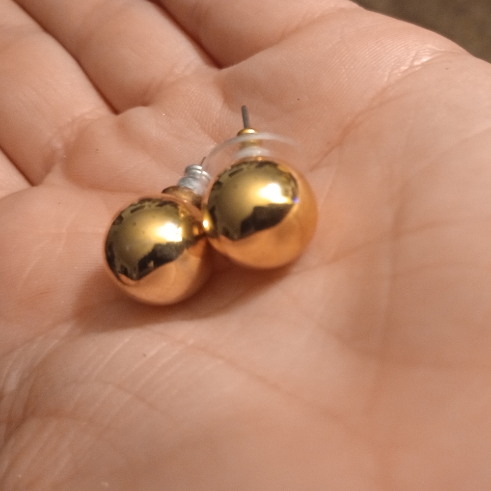 Real gold hollow light weight stud earrings